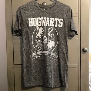 Harry Potter Hogwarts tee. Size small